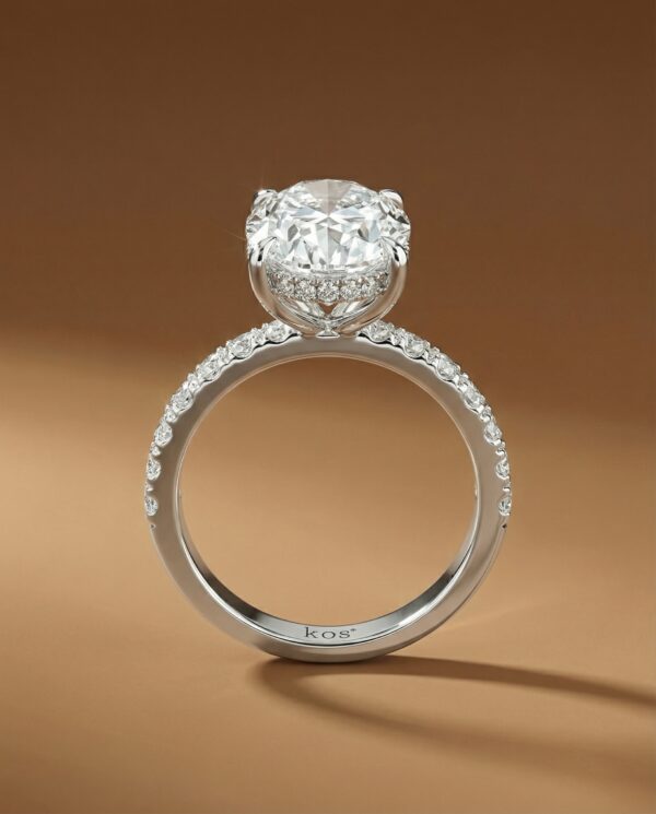 แหวนเพชรรูปไข่ ตัวเรือนเพชรบ่าข้าง