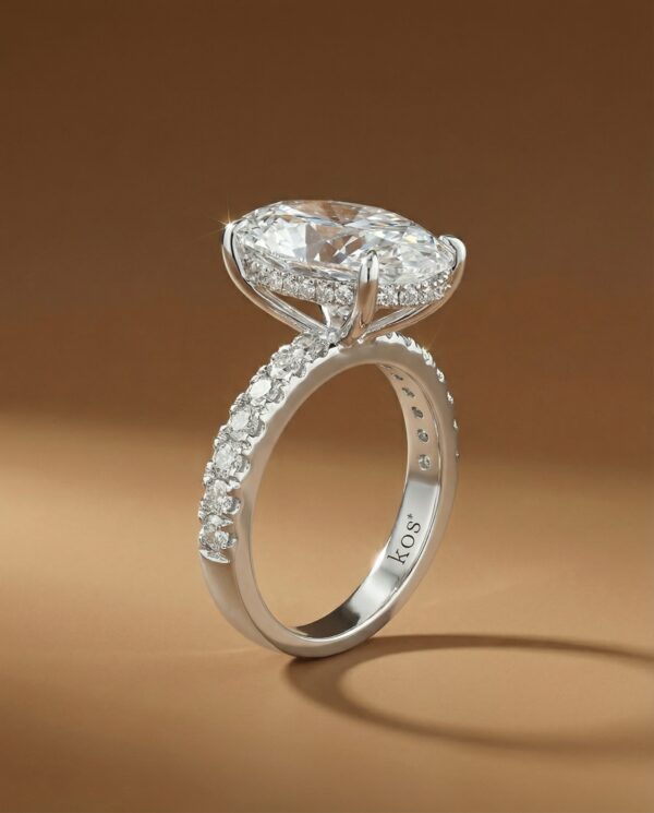 แหวนเพชรรูปไข่ ตัวเรือนเพชรบ่าข้าง