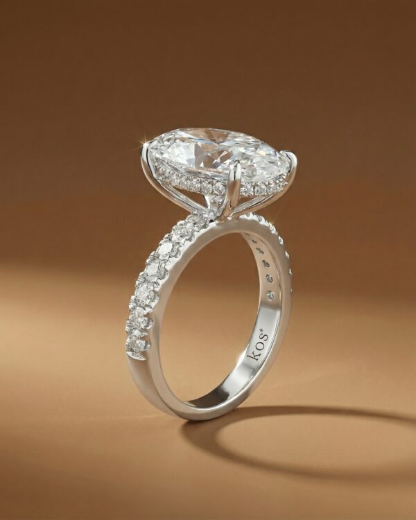 แหวนเพชรรูปไข่ ตัวเรือนเพชรบ่าข้าง