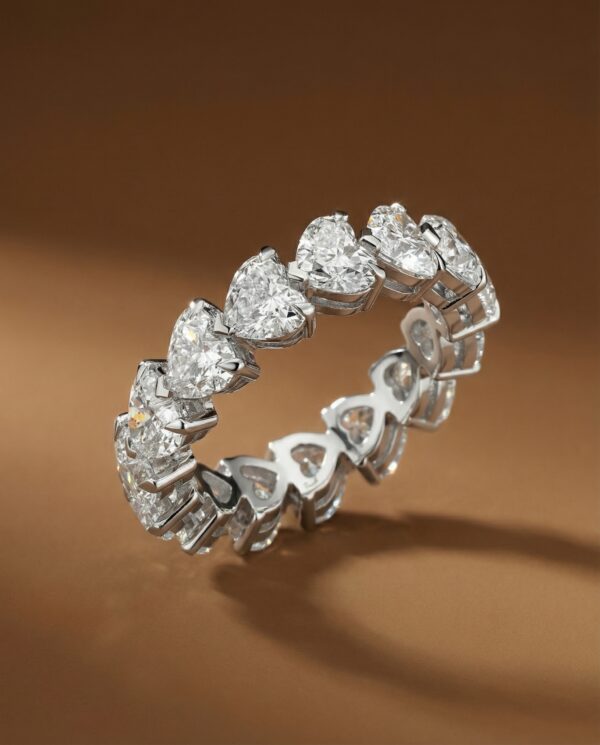 แหวนเพชรรอบนิ้ว เพชรรูปหัวใจ