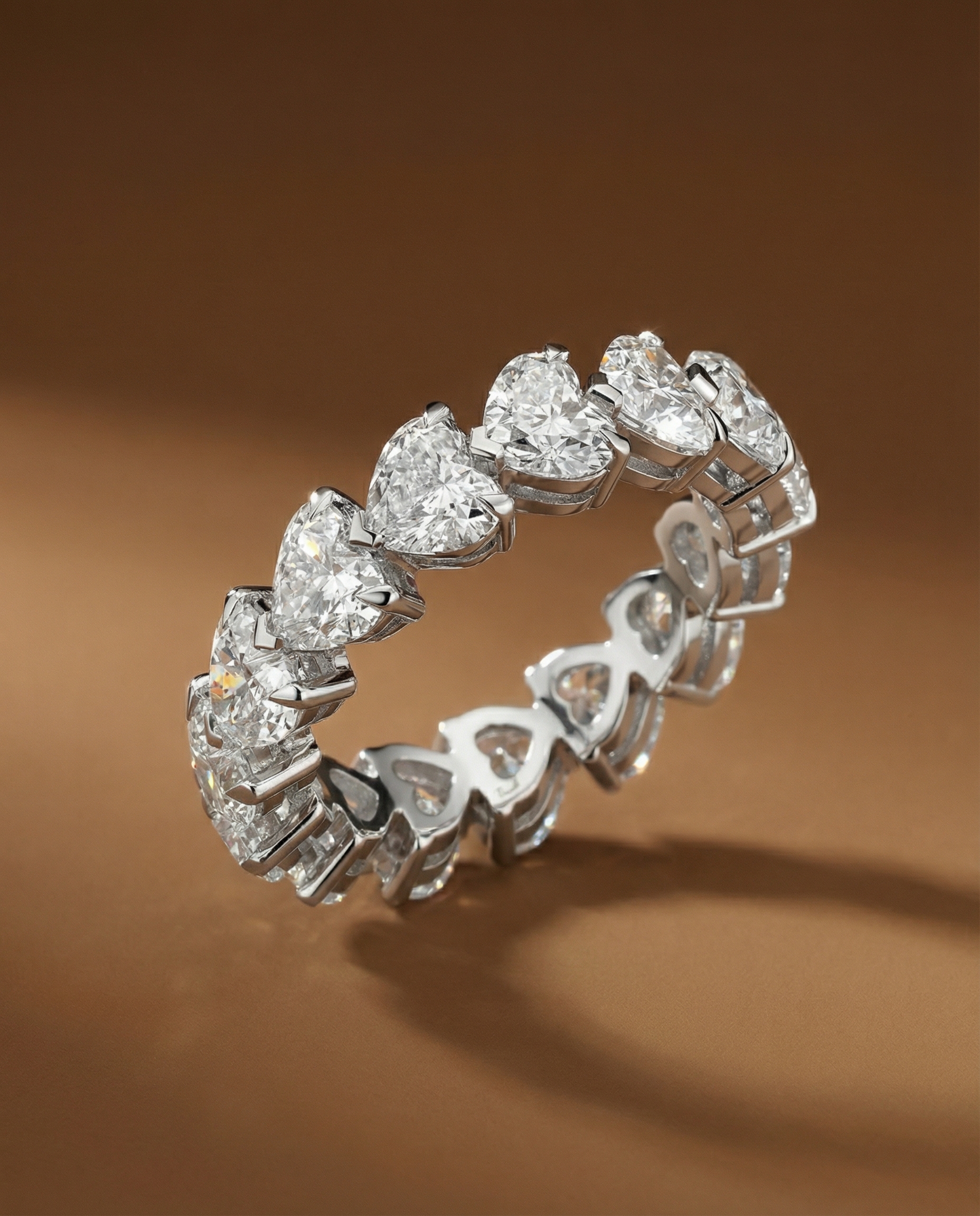 แหวนเพชรรอบนิ้ว เพชรรูปหัวใจ