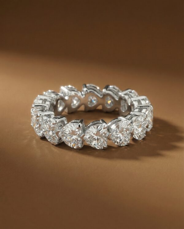 แหวนเพชรรอบนิ้ว เพชรรูปหัวใจ