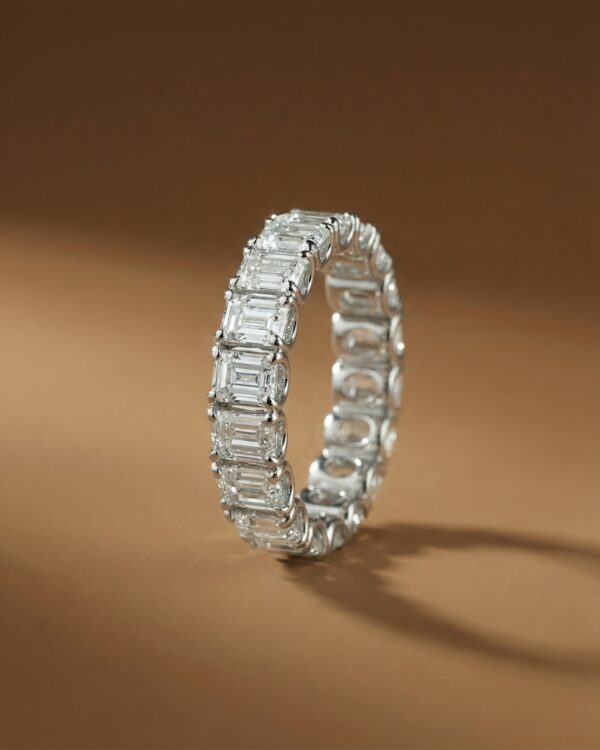 แหวนเพชรรอบนิ้ว เพชรทรง Emerald Cut