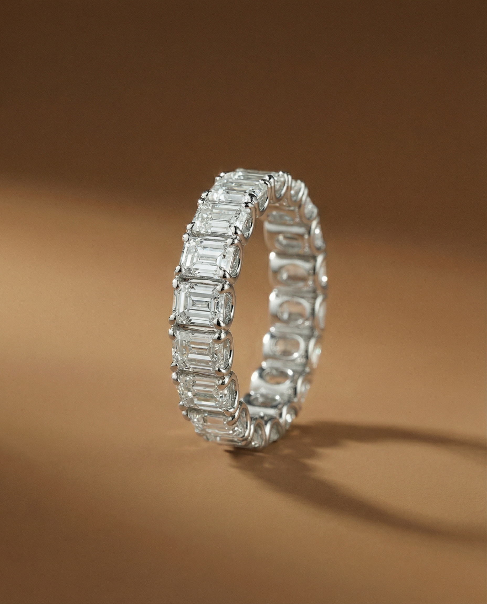 แหวนเพชรรอบนิ้ว เพชรทรง Emerald Cut