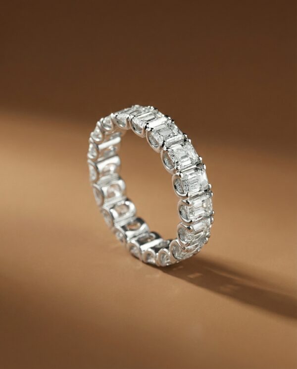 แหวนเพชรรอบนิ้ว เพชรทรง Emerald Cut