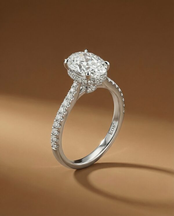 แหวนเพชรรูปไข่ ตัวเรือนเพชรบ้างข้าง จากแบรนด์ kos