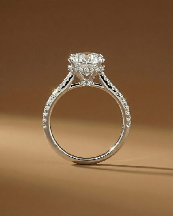 แหวนเพชรรูปไข่ ตัวเรือนเพชรบ้างข้าง จากแบรนด์ kos