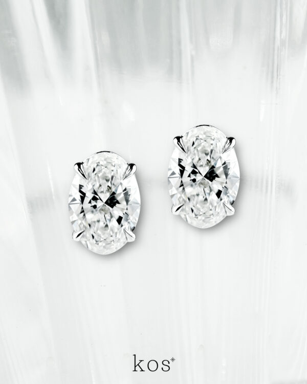 ต่างหูเพชรแท้ Oval Stud Earrings ขนาดข้างละ 2 กะรัต