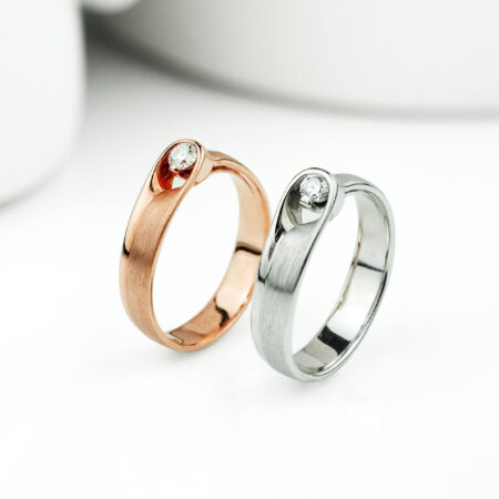 แหวนแต่งงานผู้ชาย ดีไซน์เรียบหรู Tie The Knot Men's Ring มี 2 สี คือ White Gold และ Gold