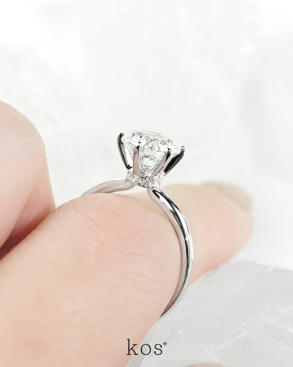 แหวนเพชรแแต่งงาน เพชรกลม 1.5 กะรัต The Veiled Halo Round Solitaire