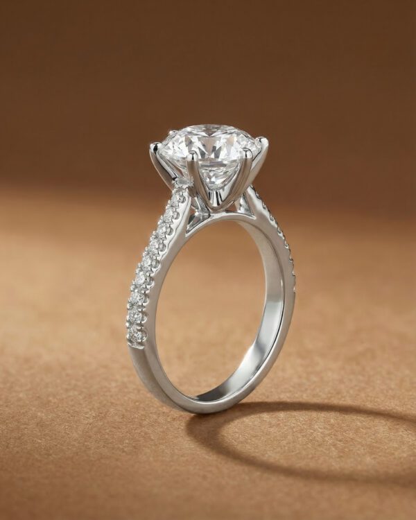 แหวนหมั้นเพชรแท้-6-หนามเตย-Lillian-Round-Brilliant