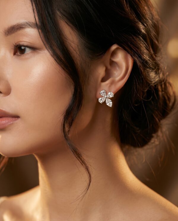 ต่างหูเพชร Mixed Shape Floral Earrings