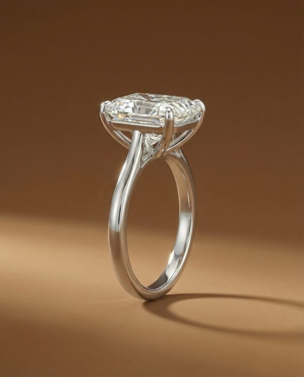 แหวนเพชร Radiant Cut 4 กะรัต ตัวเรือนก้านเรียบ