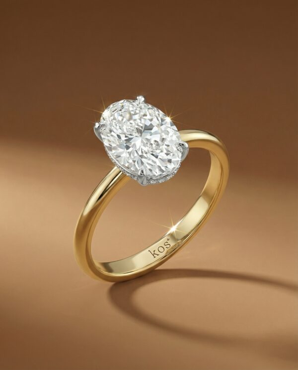 แหวนเพชรรูปไข่ ตัวเรือนสีทอง กระเปาะเพชรสีเงิน จากแบรนด์ kos