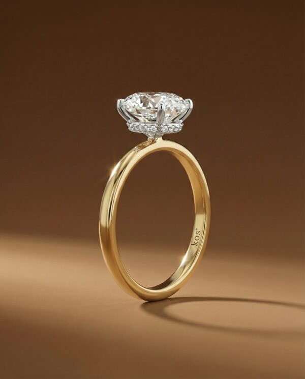 แหวนเพชรรูปไข่ ตัวเรือนสีทอง กระเปาะเพชรสีเงิน จากแบรนด์ kos