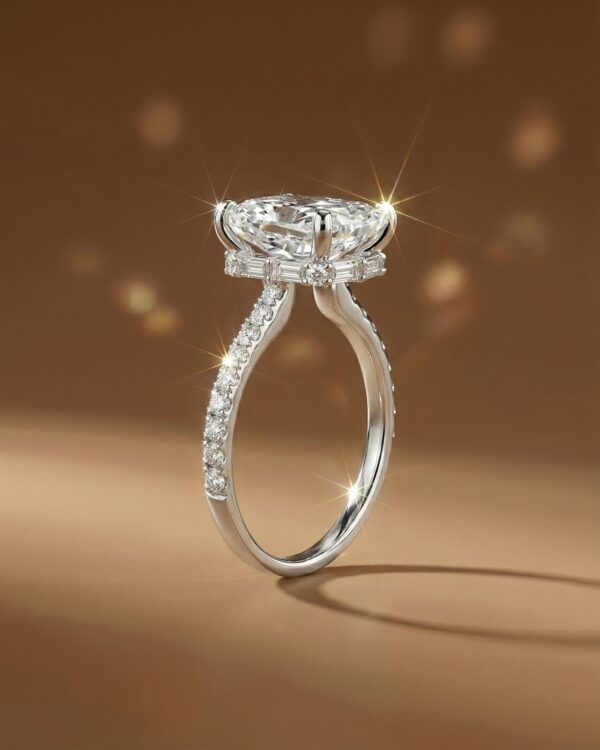 แหวนเพชร Cushion ตัวเรือน Hidden Halo พร้อมเพชรบ่าข้าง