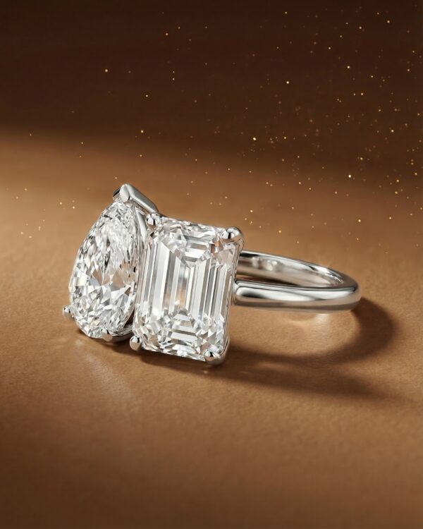 Toi et Moi ring แหวนเพชรหยดน้ำคู่กับเพชร Emerald