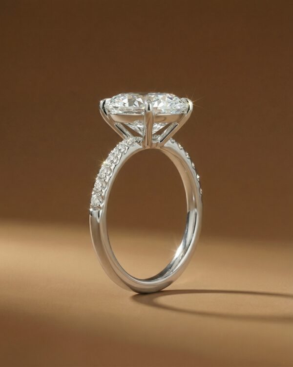 แหวนเพชรรูปไข่ ตัวเรือนเพชรบ่าข้าง Low Setting Design