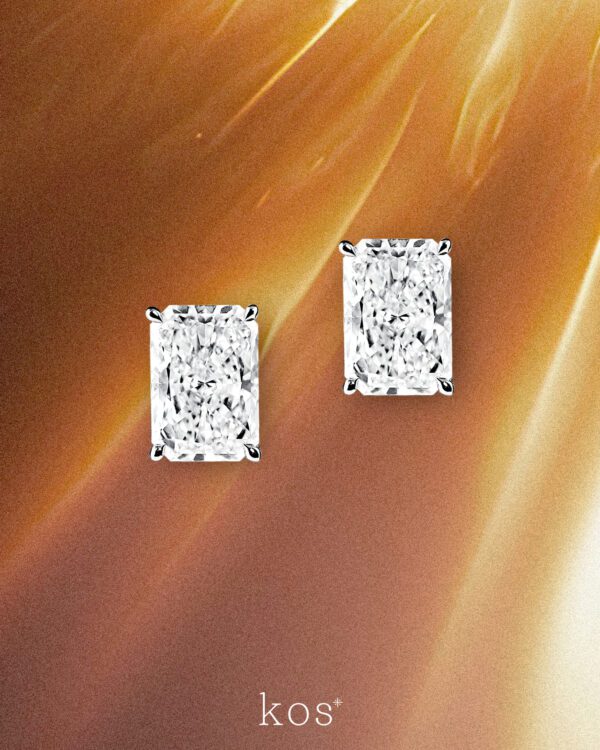 ต่างหูเพชร Radiant Stud Earrings