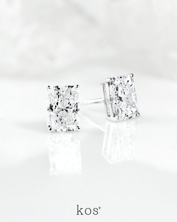 ต่างหู Radiant Stud Earrings