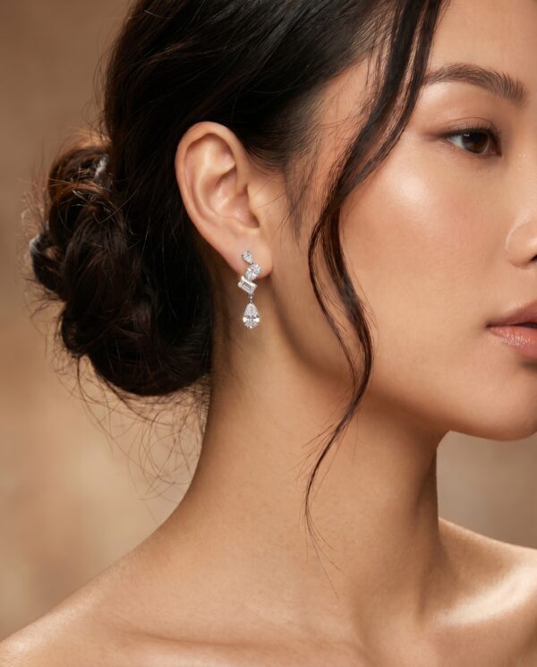 ตา่งหู Elodie Dangling Earrings