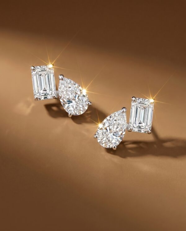 ต่างหูเพชร Toi et Moi earrings (Emerald & Pear)