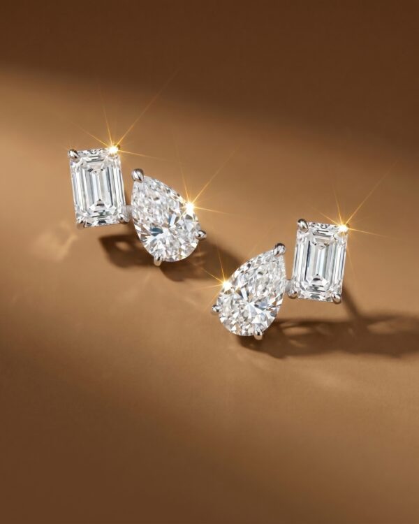 ต่างหูเพชร Toi et Moi earrings (Emerald & Pear)