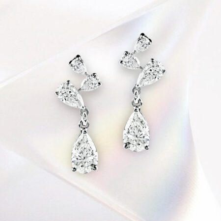 ต่างหูเพชร Claire Dangling Earrings