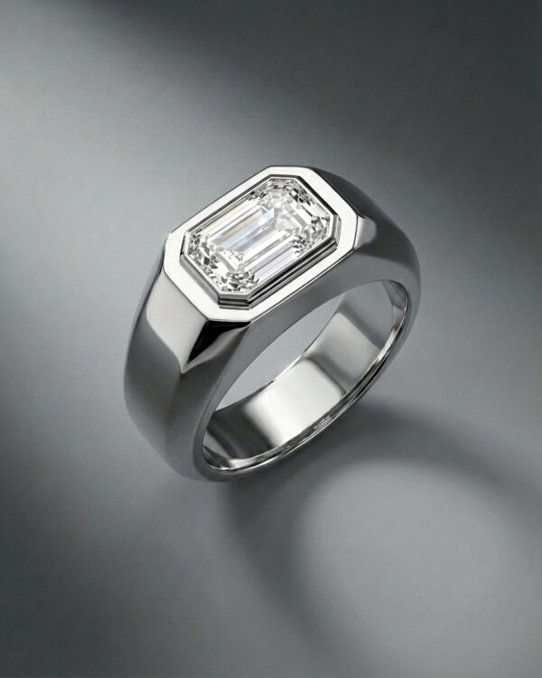แหวนเพชร Emerald Cut ดีไซน์แนวนอน ตัวเรือนสีเงินขัดเงา