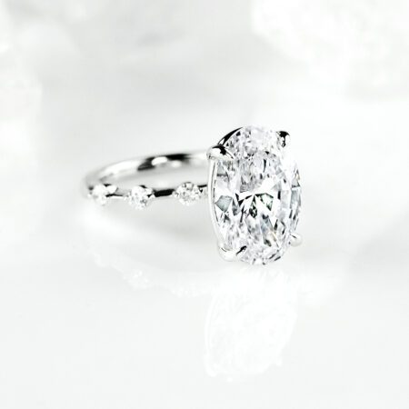 แหวนเพชร Oval Diamond in polka dot setting