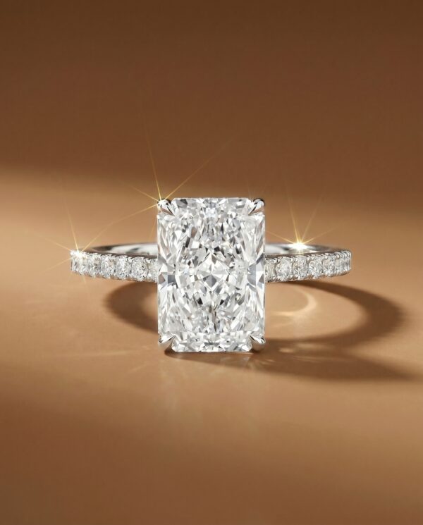 แหวนเพชร The Iris Radiant Diamond Ring