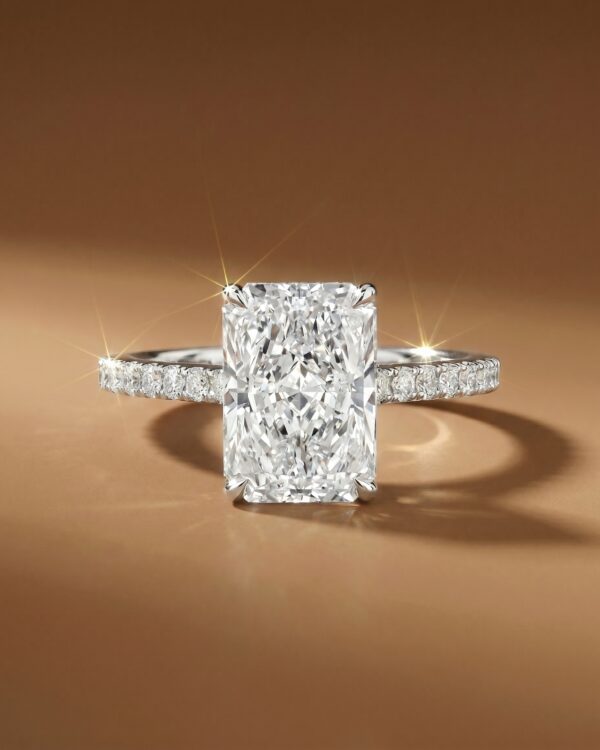 แหวนเพชร The Iris Radiant Diamond Ring