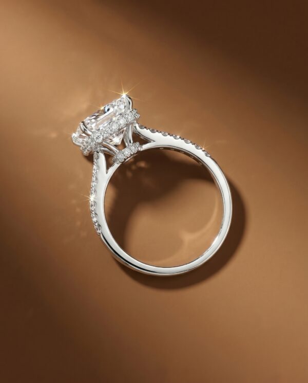 แหวนเพชร The Iris Radiant Diamond Ring