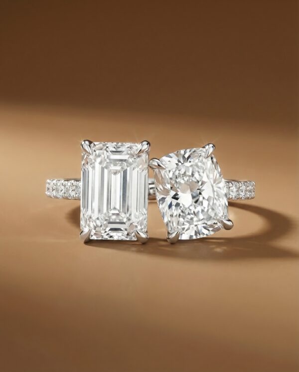 แหวนเพชร-Toi-et-Moi-Emerald-Cushion-Cut