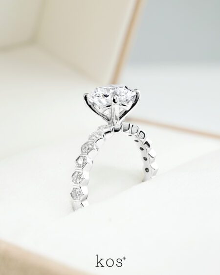 แหวนเพชร Round Brilliant with Hexagonal Shank