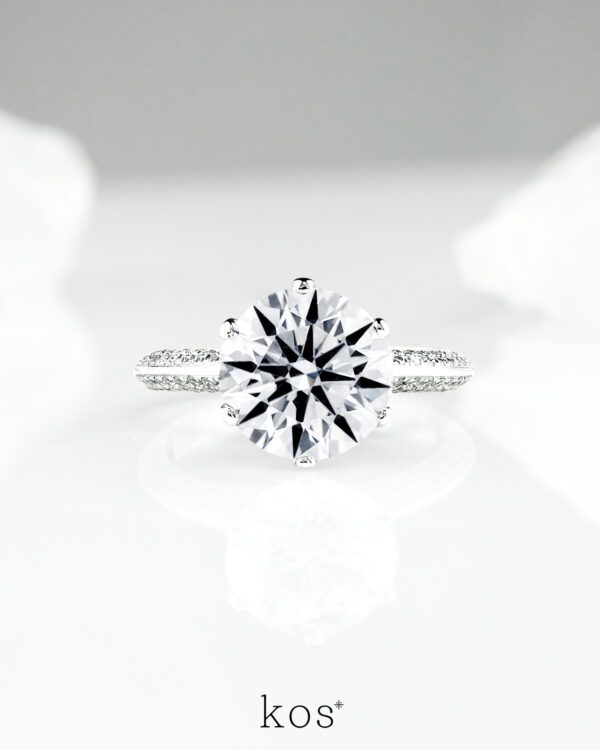 แหวนเพชร The Crown Round Brilliant Ring