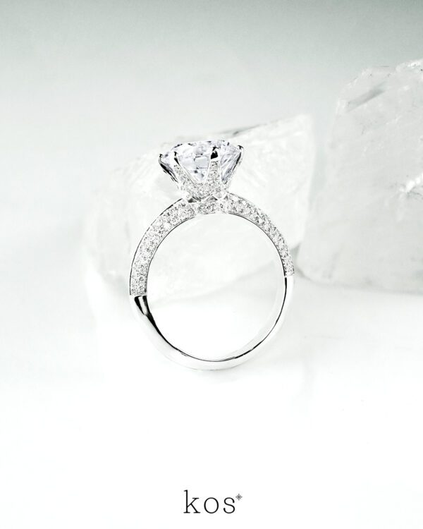 แหวนเพชร The Crown Round Brilliant Ring