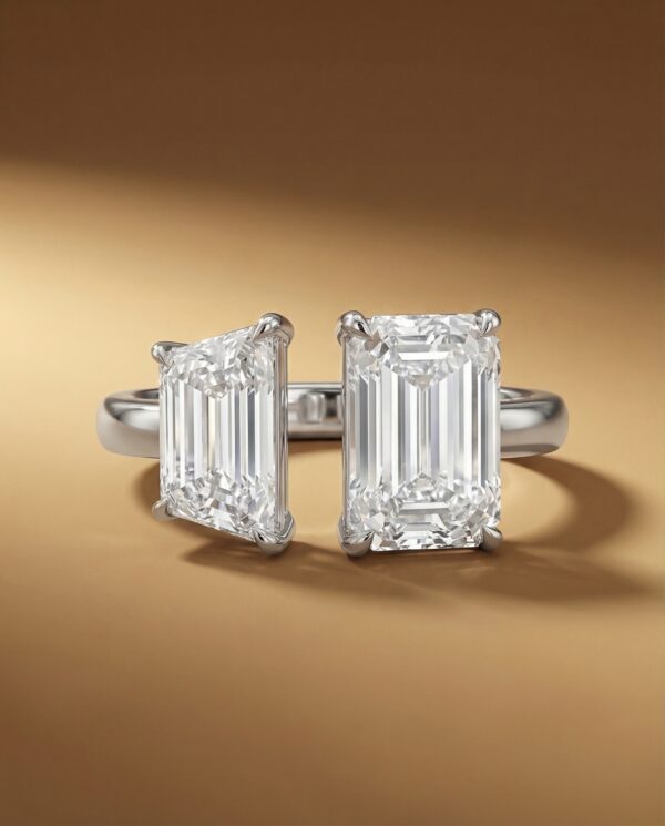 แหวนเพชร Toi Et Moi Ring เพชรคู่ 2 เม็ด Trapeze Cut และ Emerald Diamond Cut