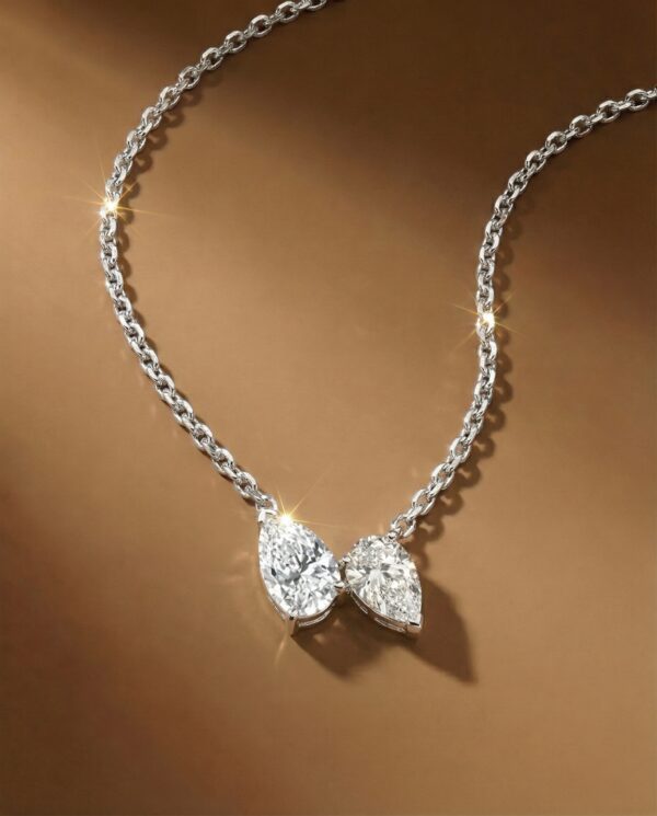 สร้อยคอจี้เพชรหยดน้ำ 2 เม็ด วางชิดกัน ดีไซน์สวยหรู