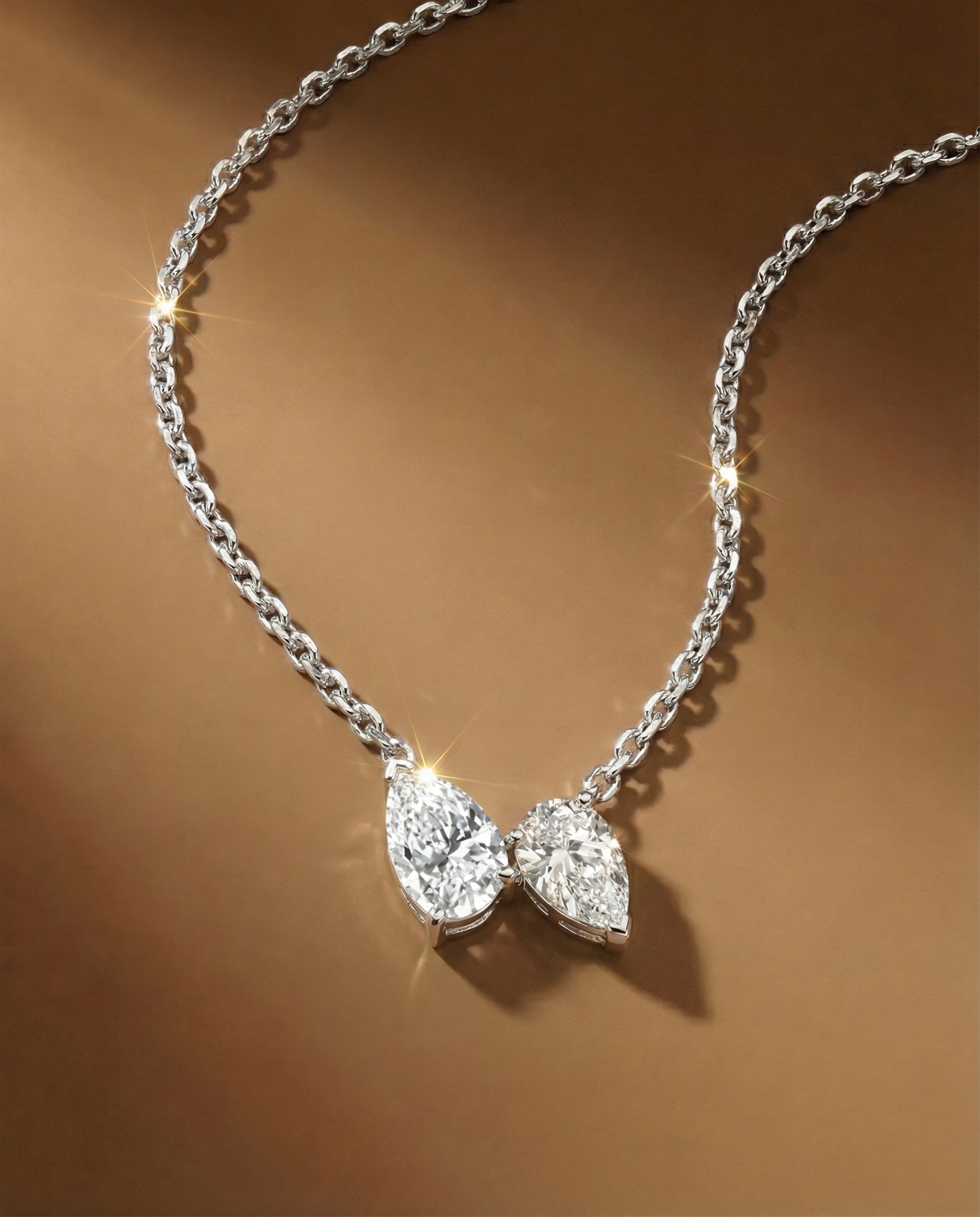 สร้อยคอจี้เพชรหยดน้ำ 2 เม็ด วางชิดกัน ดีไซน์สวยหรู