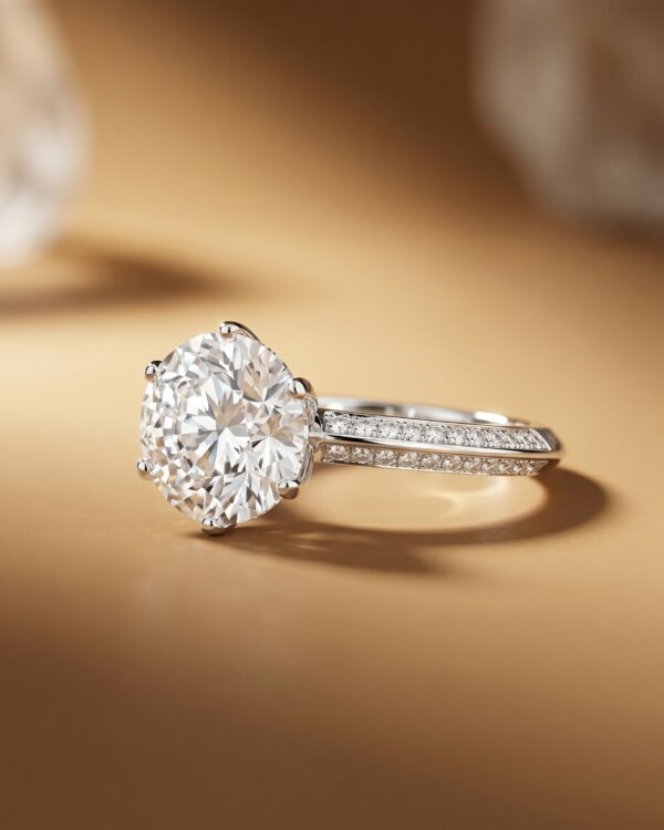 แหวนเพชร The Crown Round Brilliant Ring