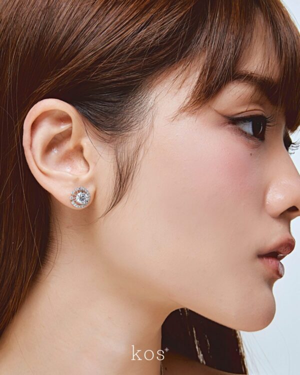 ต่างหู Round Stud with stardust halo