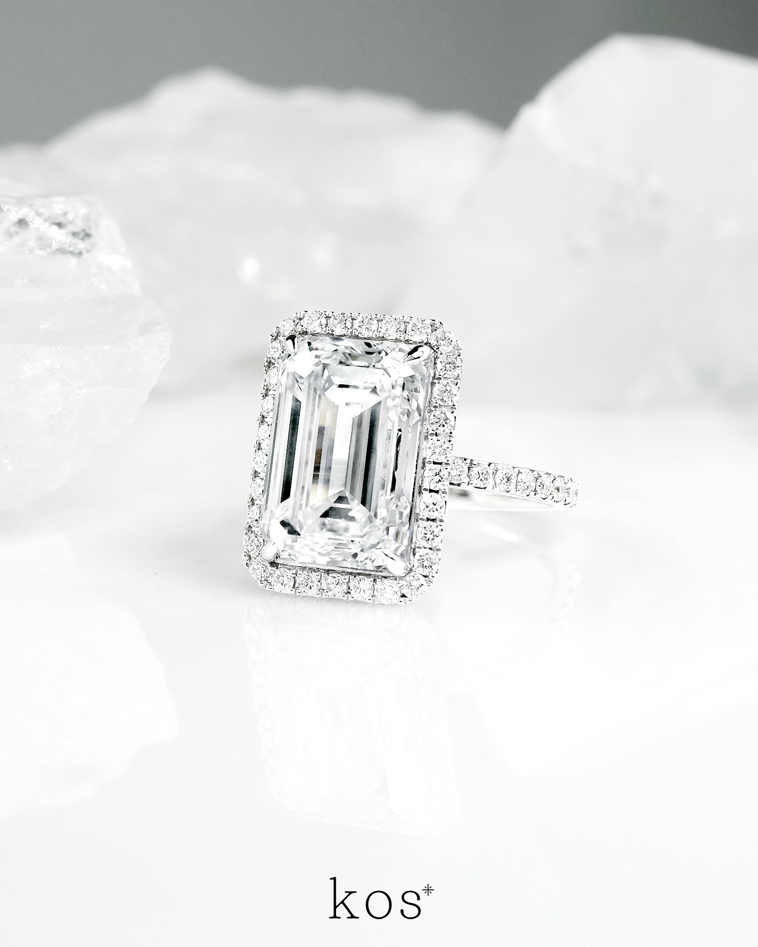 แหวนเพชร Timeless Grace Emerald