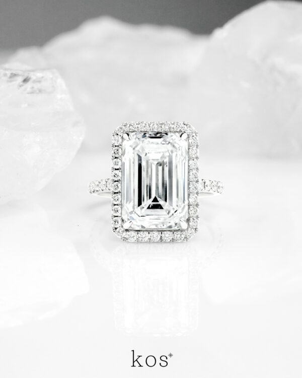 แหวนเพชร Timeless Grace Emerald