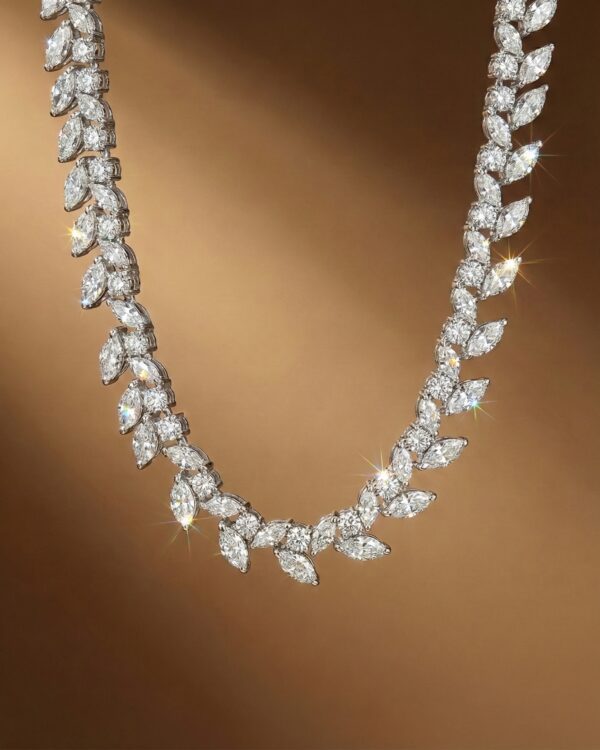 สร้อยเพชรแฟนซี เพชรมาคีและเพชรกลม