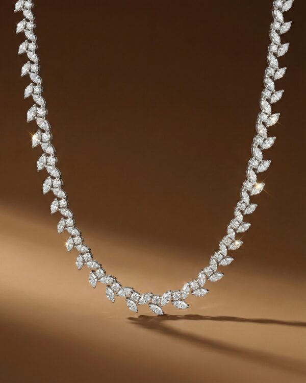 สร้อยเพชรแฟนซี เพชรมาคีและเพชรกลม