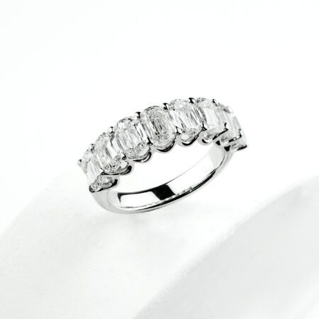 แหวนเพชร Criss Cut Diamond Band ตัวเรือนทองคำขาว เหมาะเป็นแหวนแต่งงาน Half Eternity Ring จาก Kos