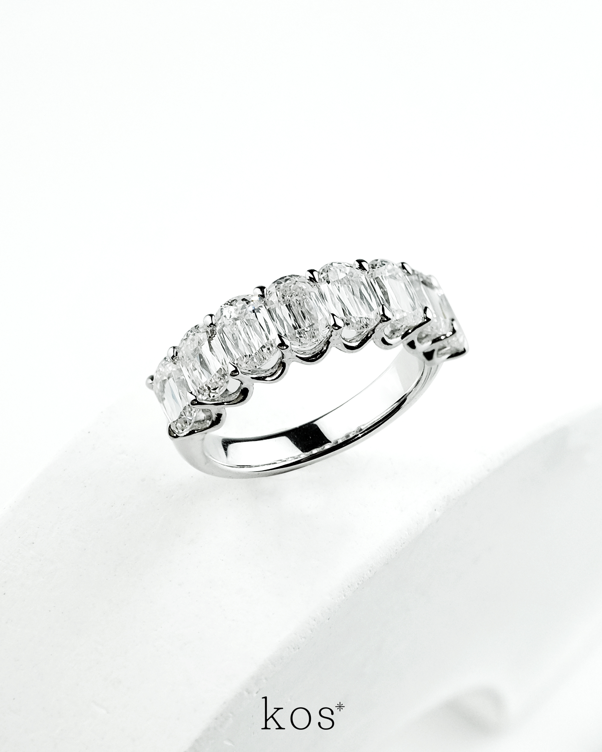 แหวนเพชร Criss Cut Diamond Band ตัวเรือนทองคำขาว เหมาะเป็นแหวนแต่งงาน Half Eternity Ring จาก Kos