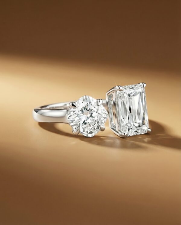 แหวนเพชร-Toi-et-Moi-ดีไซน์เพชรคู่ เพชร Cisscut คู่เพชร Square Cushion