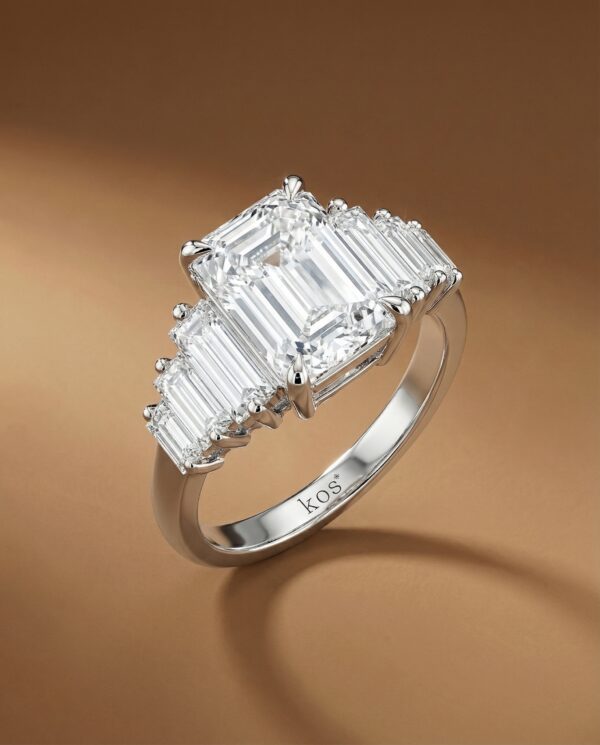 แหวนเพชร-Emerald-Cut-ดีไซน์-Step-down-kos-jewelry